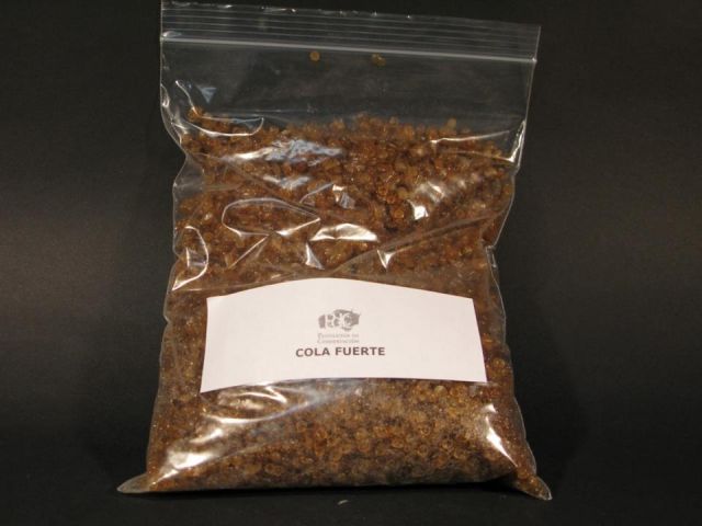 COLA FUERTE Peso: 1 kg.