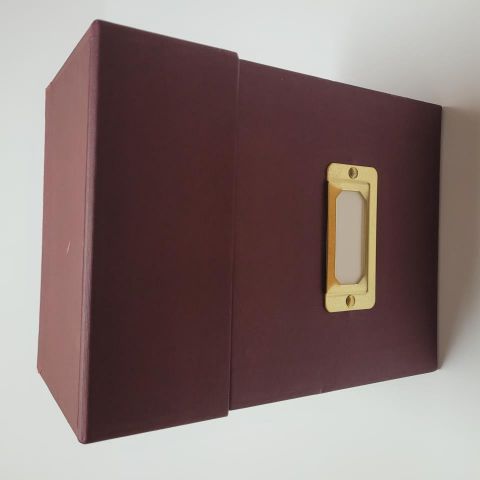CAJA BORDO PARA CD/DVD 135x95x180mm
