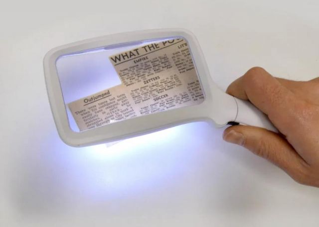 LUPA CON LUZ X 3 MAGNIFIER